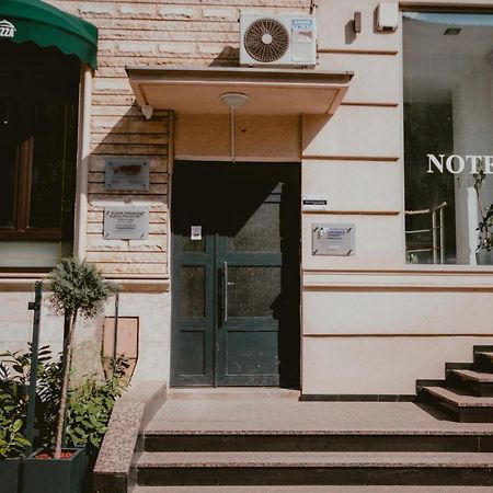 Bloom Suites Pristina Esterno foto