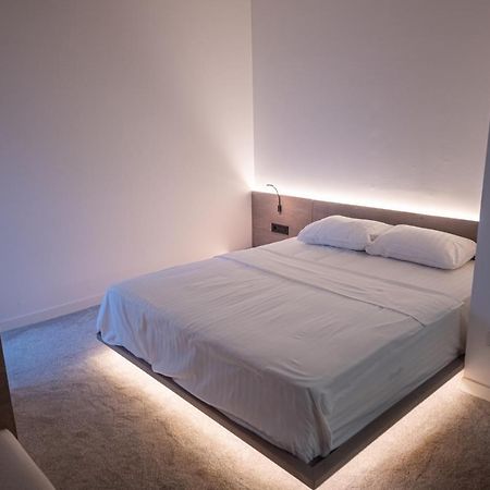 Bloom Suites Pristina Esterno foto