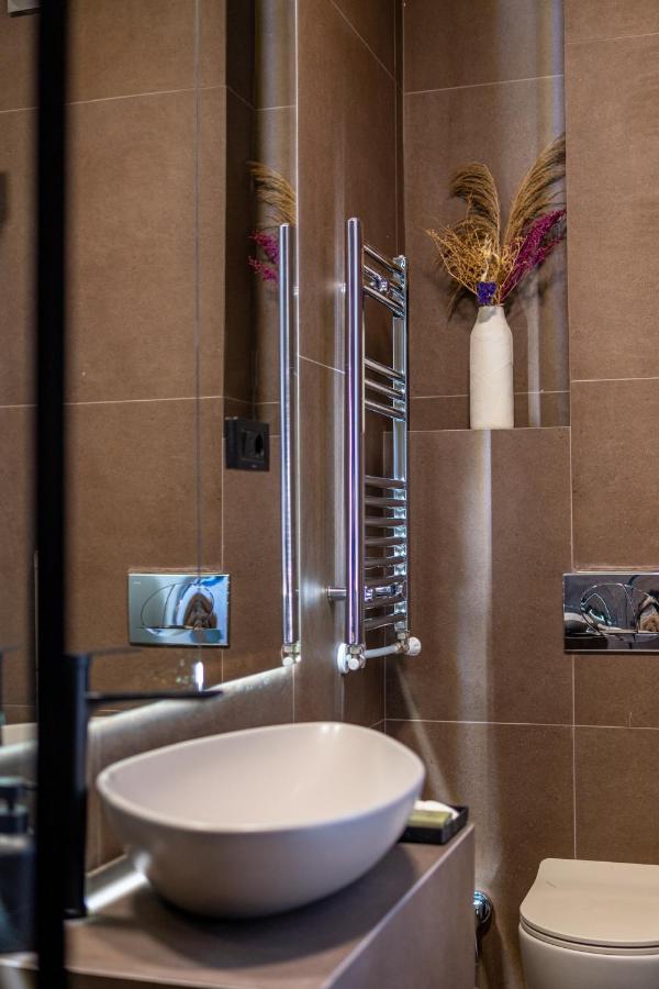 Bloom Suites Pristina Esterno foto