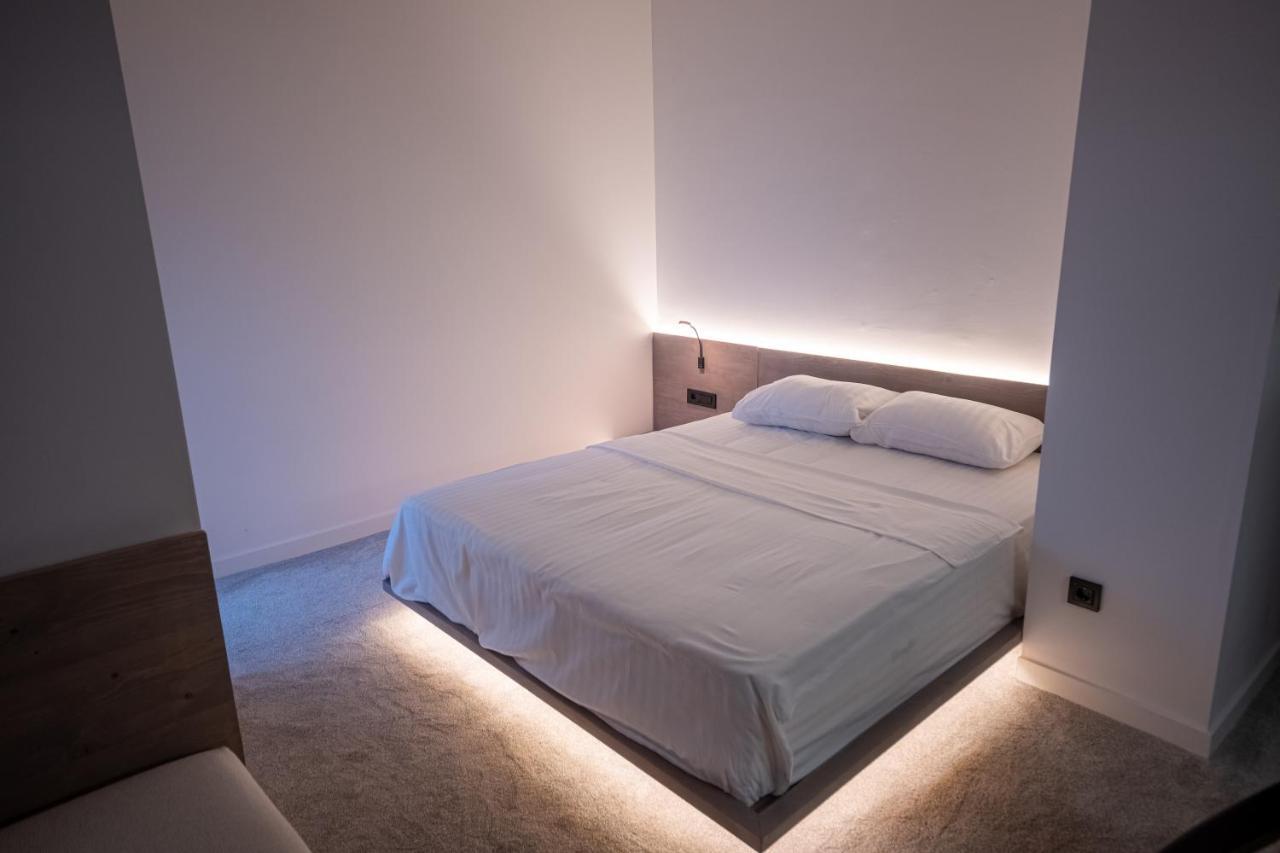 Bloom Suites Pristina Esterno foto