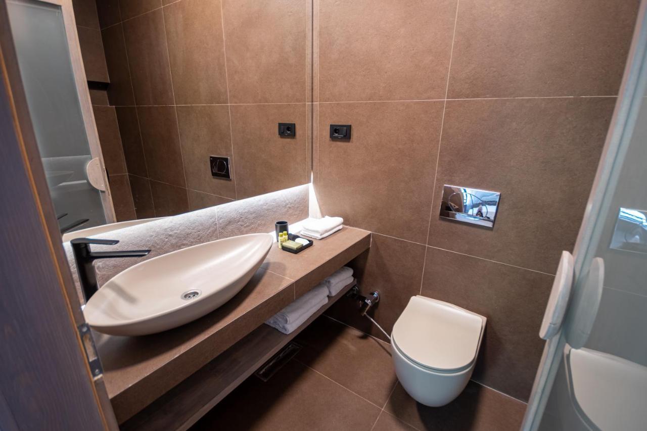 Bloom Suites Pristina Esterno foto