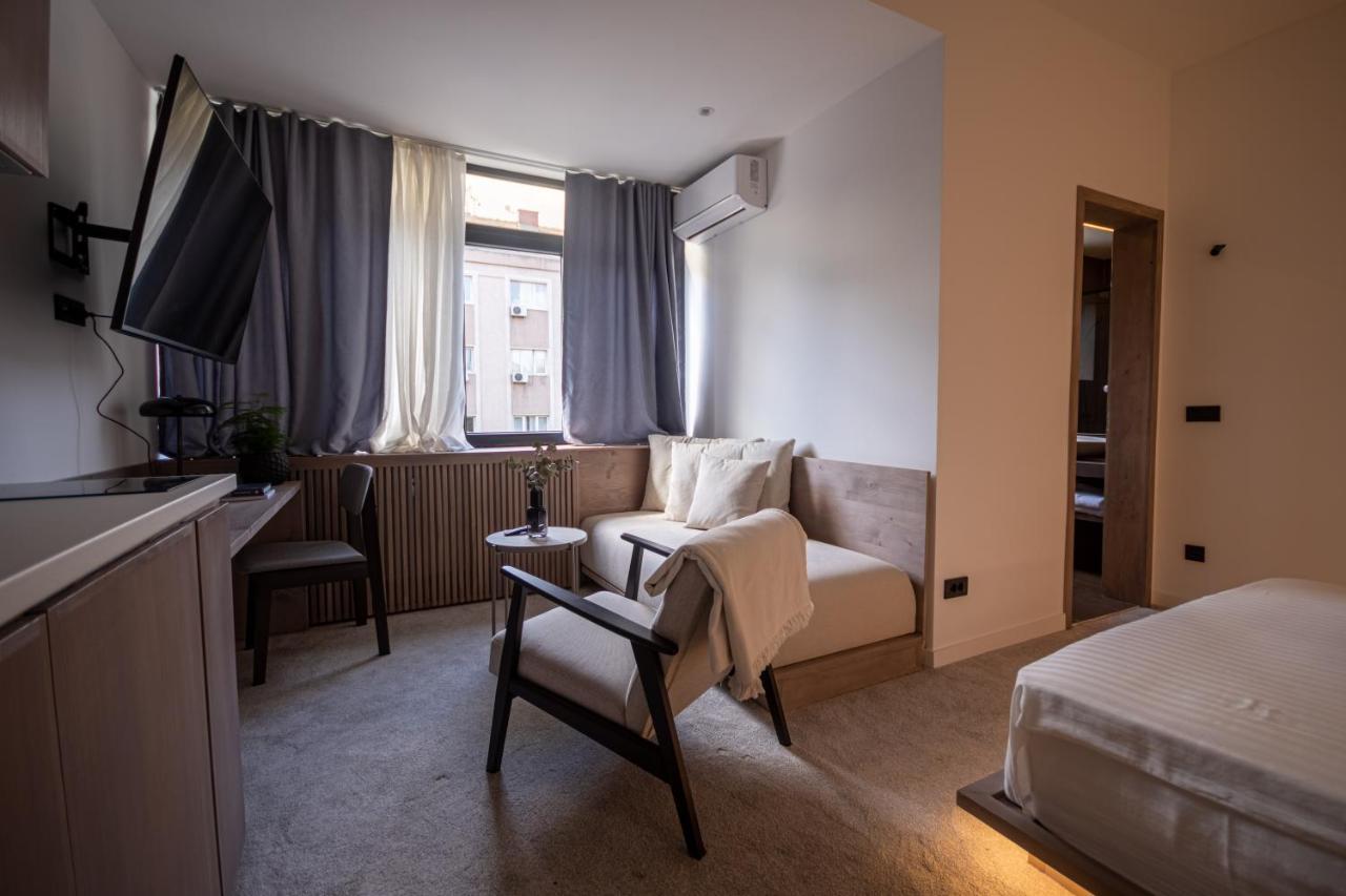 Bloom Suites Pristina Esterno foto