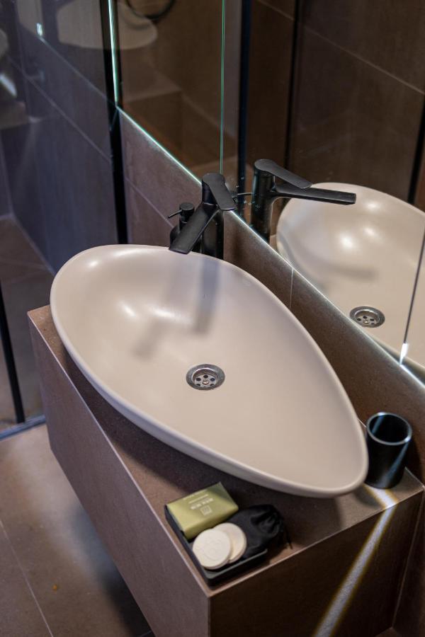 Bloom Suites Pristina Esterno foto