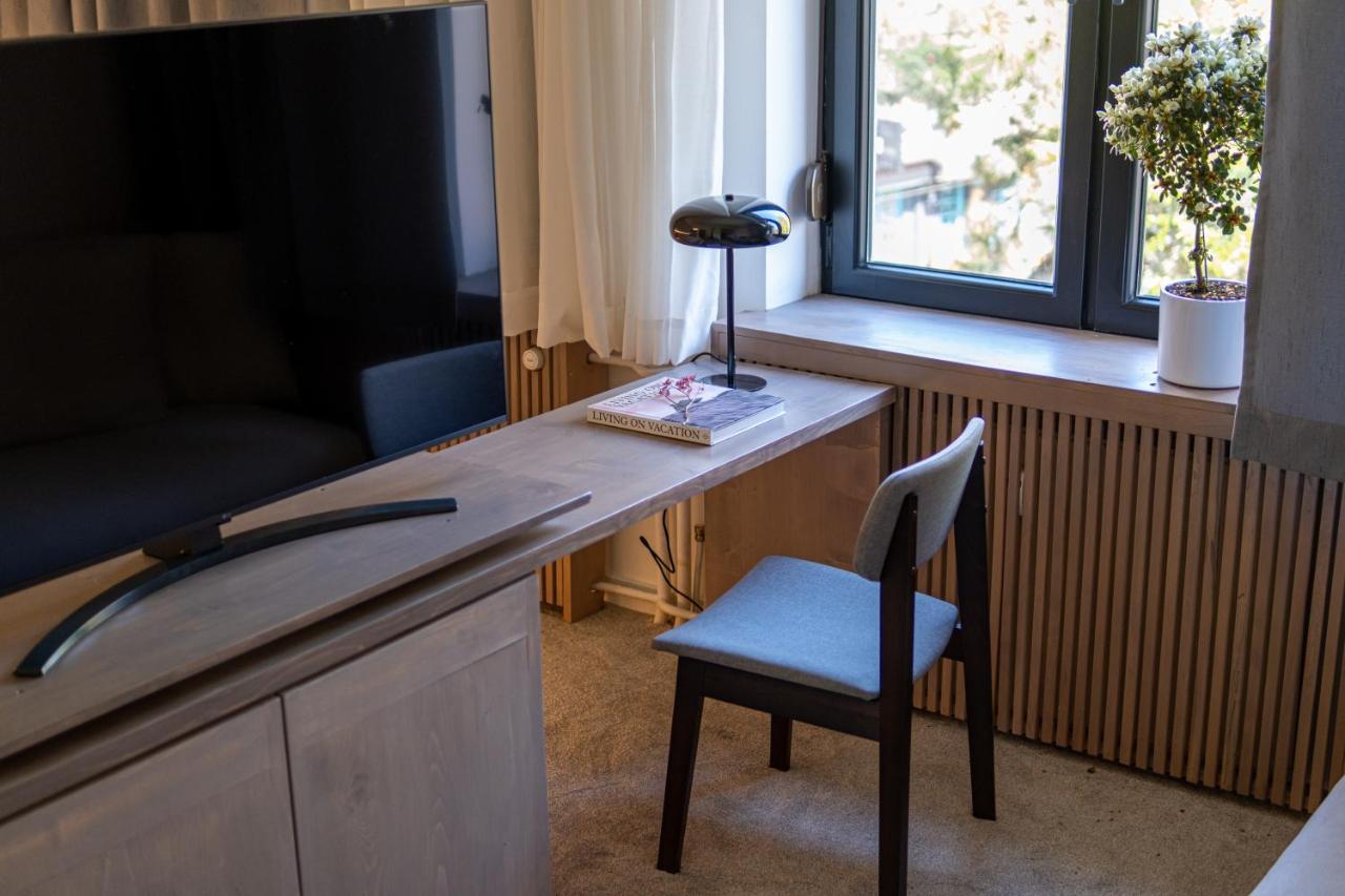 Bloom Suites Pristina Esterno foto