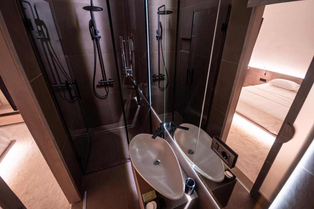 Bloom Suites Pristina Esterno foto