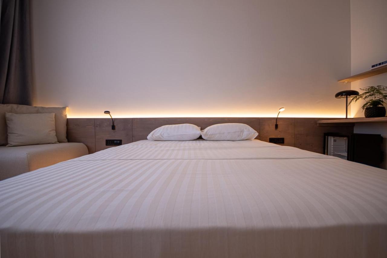 Bloom Suites Pristina Esterno foto