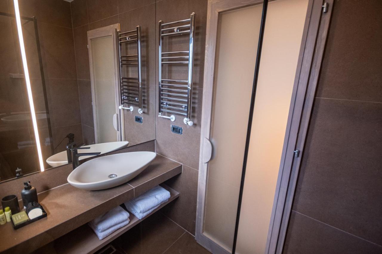 Bloom Suites Pristina Esterno foto