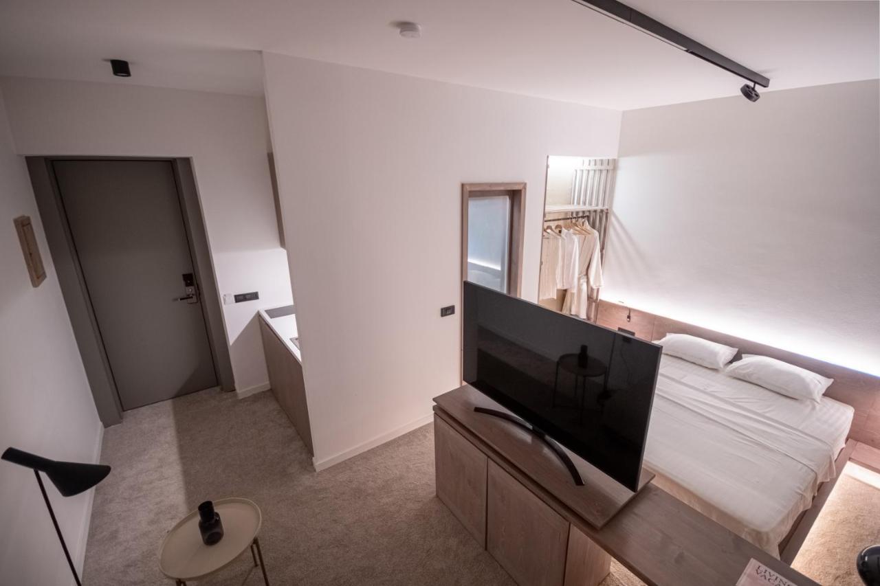 Bloom Suites Pristina Esterno foto